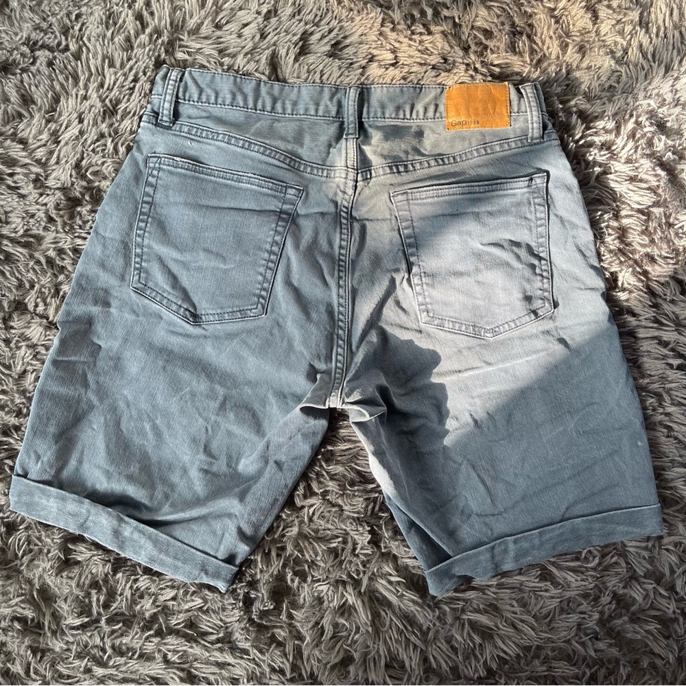 GAP Blue Jean Shorts with Raw Edge and Mid-Rise Fit - Picture 4 of 7